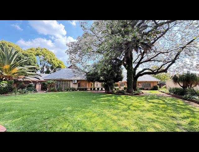 5 BEDROOM FREEHOLD FOR SALE IN LAKEFIELD